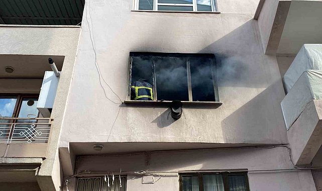 Elektrikli battaniye daireyi kül etti, 2 çocuk annesi yangında yaralandı