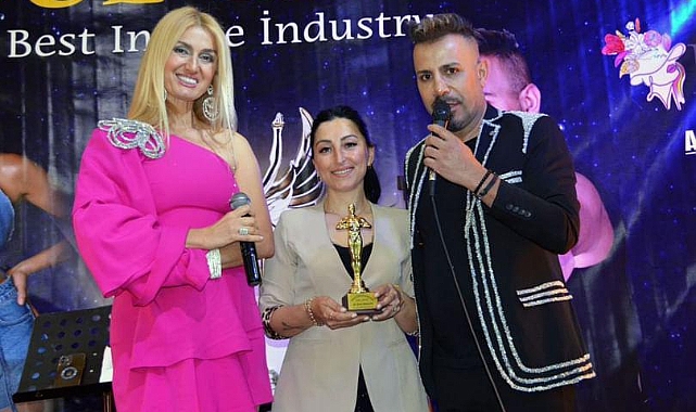 Emel Ergezer Sektörün Enleri Ödülüyle Yılın Kuaför ve Güzellik Uzmanları Arasında Yerini Aldı