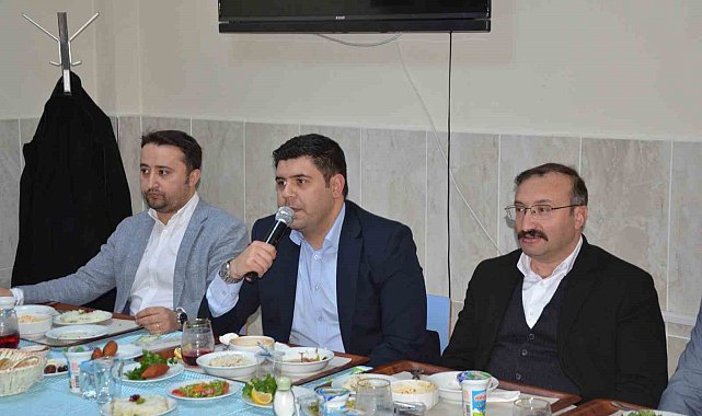 Emet'te lise öğrencileri iftarda ilçe protokolünü misafir etti