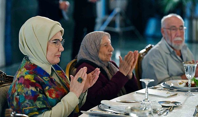 Emine Erdoğan, huzurevi sakinleriyle iftarda buluştu