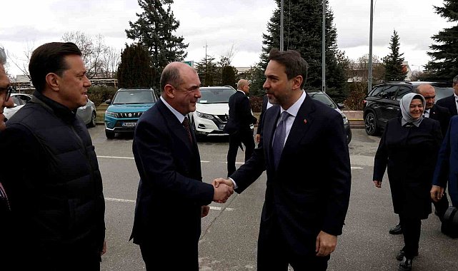 Enerji ve Tabii Kaynaklar Bakanı Bayraktar sanayicilerle bir araya geldi
