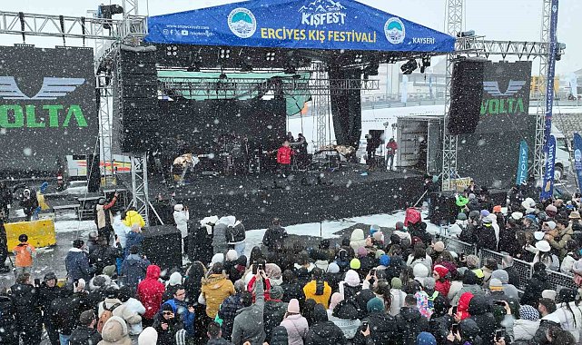 Erciyes'te kar altında Ferhat Göçer Konseri