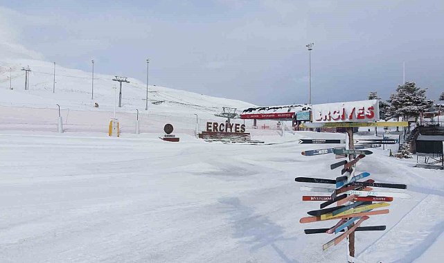 Erciyes'te kar kalınlığı 120 santimetreyi buldu