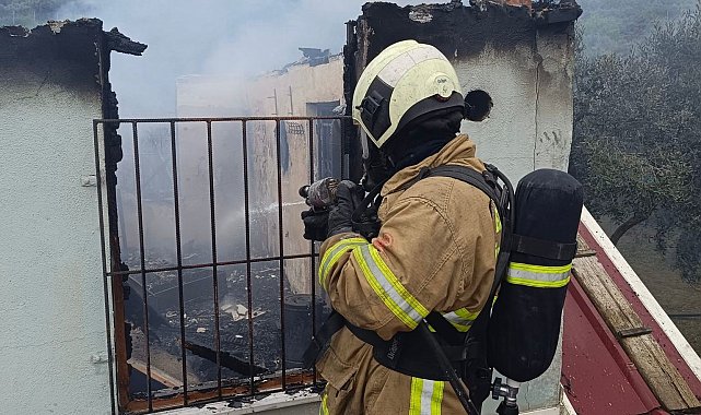 Erdek'te zeytinliğin içindeki evde yangın çıktı