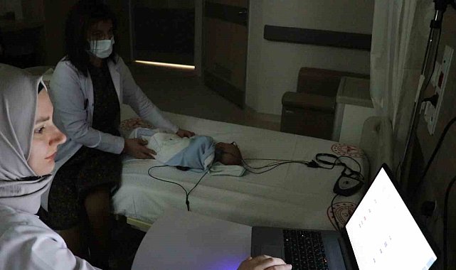 Erken tanıyla işitme kaybını engel olmaktan çıkarıyorlar