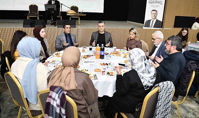 Esenyurt Belediye Başkanı Bozkurt, eğitimcilerle iftar programında bir araya geldi