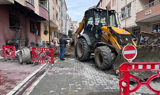 Esenyurt&#039;ta İSKİ ekiplerinin çalışma sırasında doğalgaz borusu patladı: 2 daire alev alev yandı