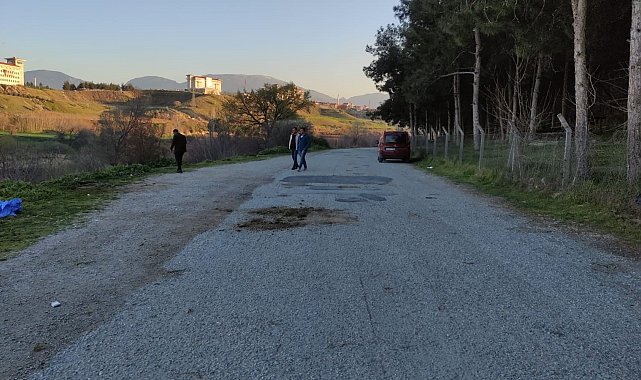 Eşi ile eski çalışanını parkta yakalayan koca cinnet getirdi: 1'i ağır 2 yaralı