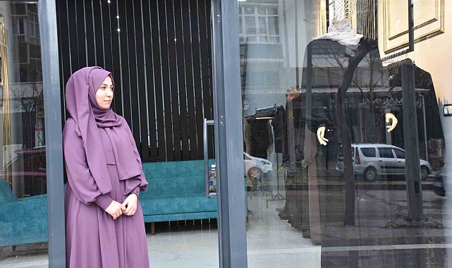 Eşini kaybeden 3 çocuk annesi, evinde başladığı işini geliştirerek kendi mağazasını kurdu