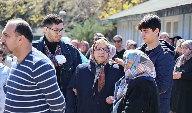 Eski eşinin öldürdüğü kadın doktor gözyaşları içinde toprağa verildi