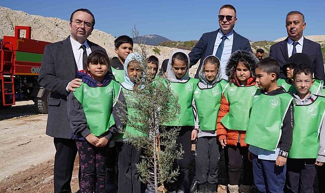 Eski maden sahasına öğrenciler bin 500 fidan dikti