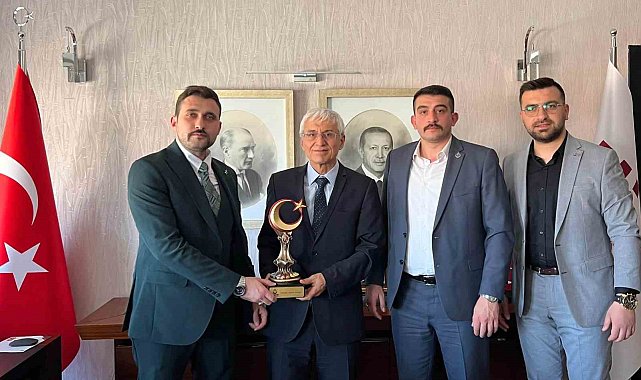 Eskişehir Alperen Ocakları'ndan Rektör Prof. Dr. Adnan Özcan'a ziyaret
