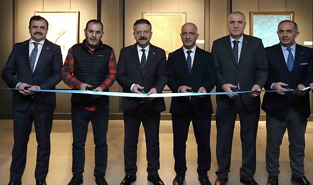 Eskişehir Valisi Hüseyin Aksoy, "Hiç 'in Yolculuğu" Hat Sergisi'nin açılışını gerçekleştirdi