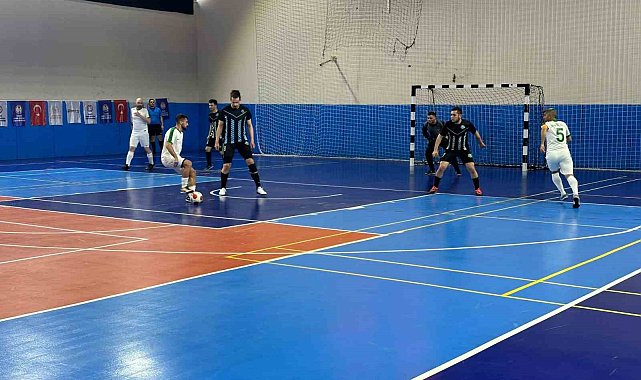 Eskişehir'in ev sahipliği yaptığı Futsal Az Görenler 1. Llig'inde ilk maçlar oynandı