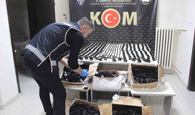 Ev eşyalarının arasında binlerce tabanca namlusu ile fişek yatağı ele geçirildi