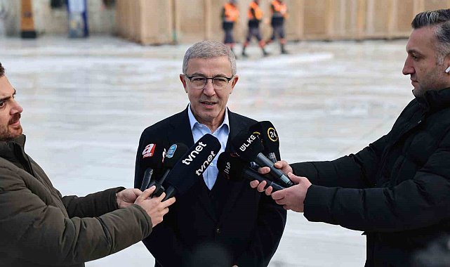 Eyüpsultan Cami ve meydanı gül suyu ile yıkandı
