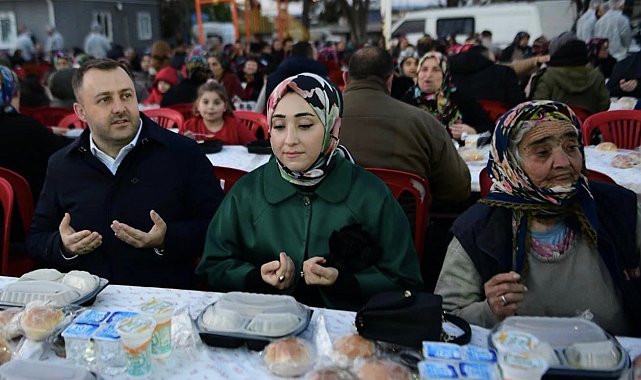 Ezine Belediyesi'nin mahalle iftarları devam ediyor