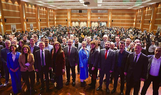Farklı siyasi partilerden istifa eden bin üye AK Parti'ye katıldı