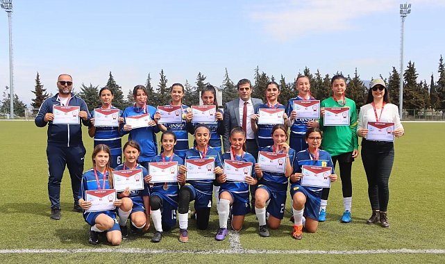 Fethiye'deki okulun kız futbol takımı tüm maçlarını kazandı