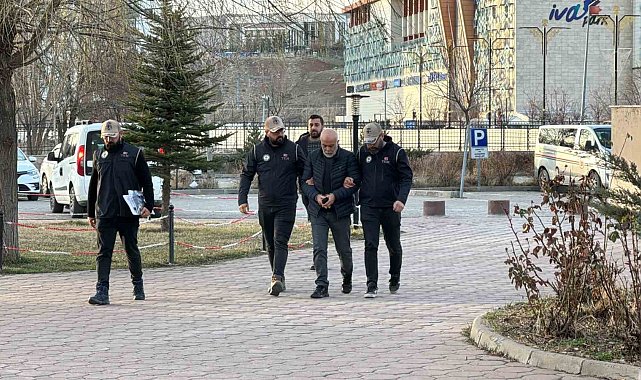 FETÖ firarisi eski vali adliyeye sevk edildi