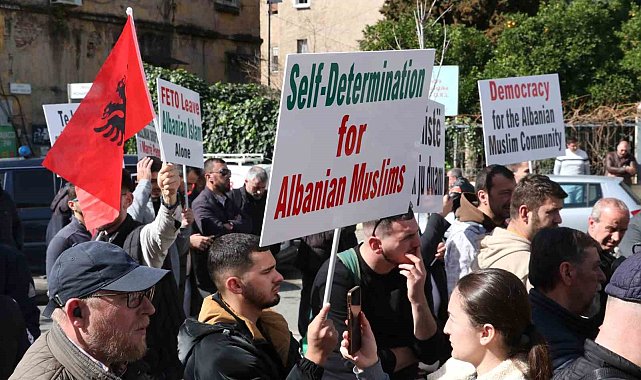 FETÖ tarafından yönetilen Arnavutluk İslam Birliği protesto edildi