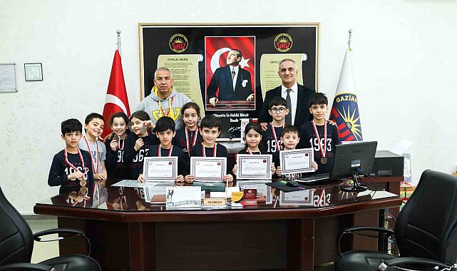 Gaziantep Kolej Vakfı öğrencileri başarıdan başarıya koşuyor