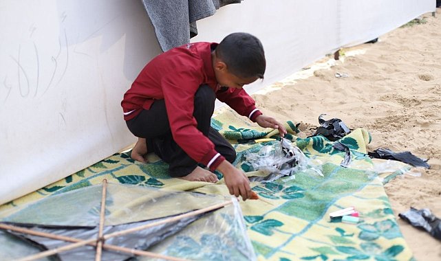 Gazze'de çocuklar acılarını uçurtmalarla unutmaya çalışıyor