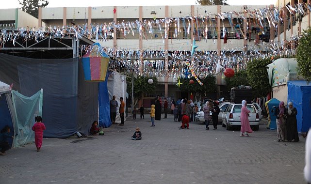 Gazze'de ilk teravih çadırlar arasında kılındı