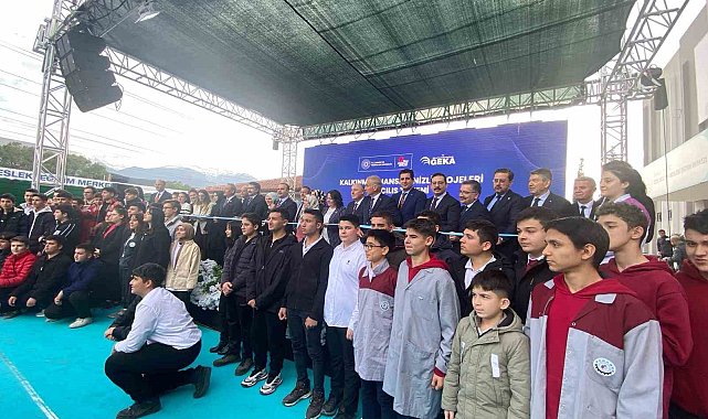 GEKA'nın 84 milyon 258 bin TL destek verdiği 32 projeyi Bakan Kacır törenle açtı