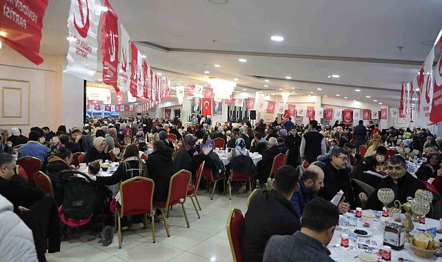 Gemlik'te Yeniden Refah iftarına ilgi