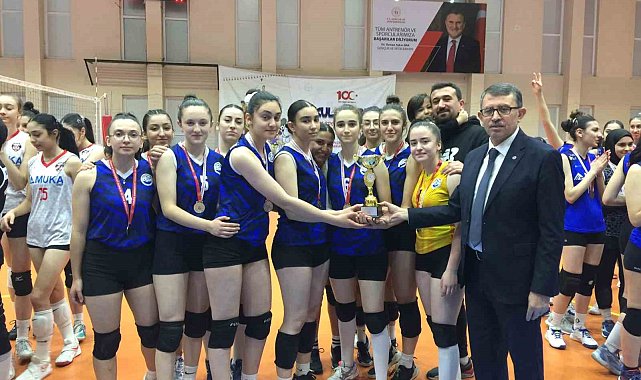 Genç KızlarVoleybol Şampiyonası'nda kupalar sahibini buldu