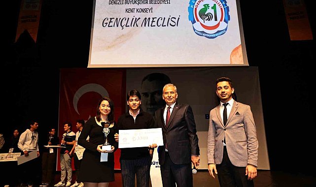 Gençler fikirleriyle yarıştı