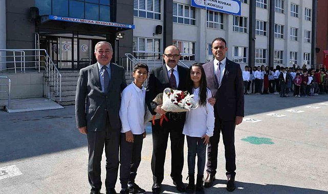 Gezici Kütüphanesi Balıkesirli Öğrencilerle Buluştu