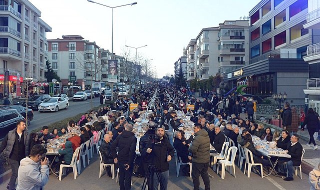 Gönül Sofraları her gece başka bir mahallede kuruluyor