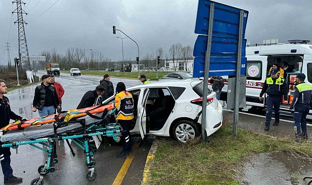 Göreve giden polisler kaza yaptı: 2 yaralı