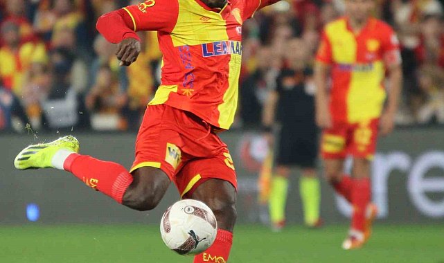 Göztepe'de Dennis, ilk 11'e yerleşti