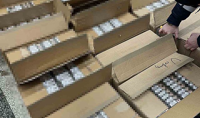 Gümrükte çorap beyan edildi, kutulardan kaçak sigara çıktı