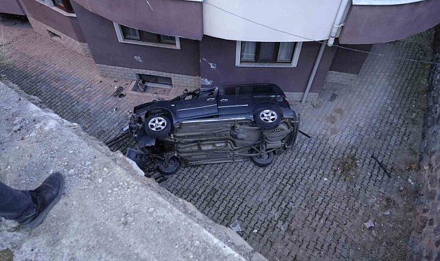 Gümüşhane'de el freni çekilmeyen cip 10 metrelik duvardan uçtu, sürücü son anda kurtuldu