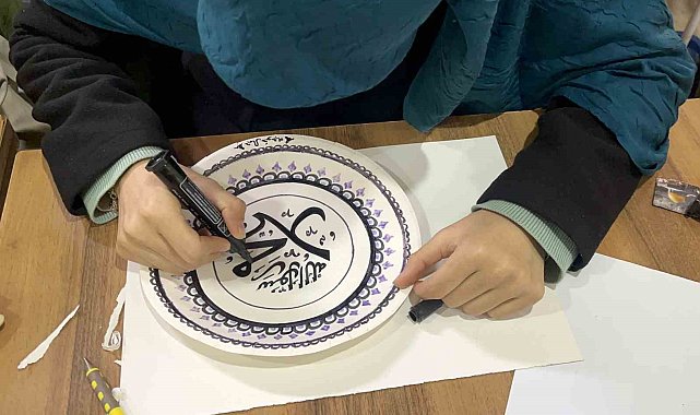 Gümüşhane'de üniversite öğrencileri Hüsn-i Hat sanatını öğreniyor