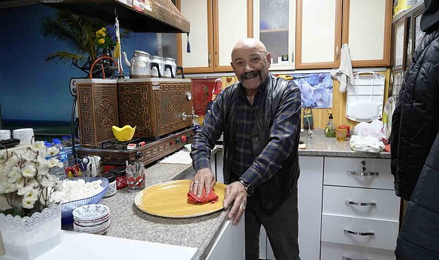 Gümüşhaneli kıraathane işletmecisi titizliğiyle müşterilerine ev ortamı sunuyor