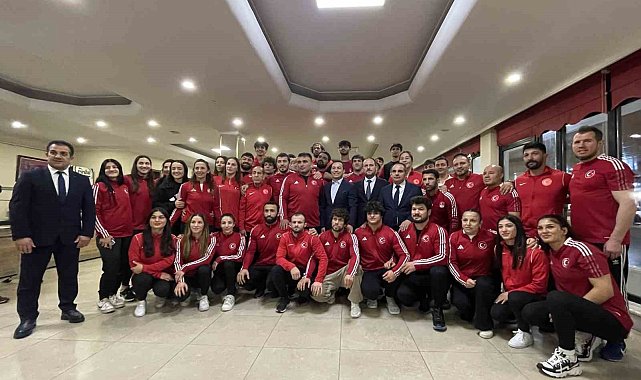 Güreş camiası iftarda bir araya geldi