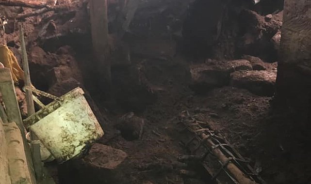 Güroymak'ta ağıl çöktü, 20 hayvan telef oldu