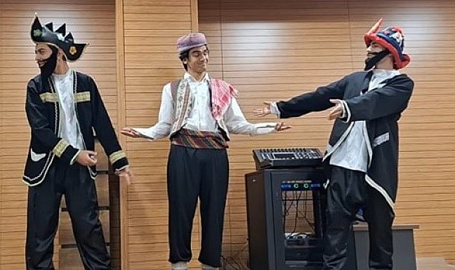 Hacivat Karagöz gösterisi büyük beğeni topladı