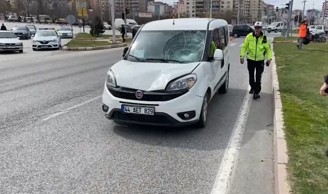 Hafif ticari aracın çarptığı yaşlı adam ağır yaralandı