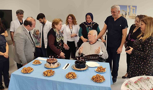 Hastanede 72. yaş günü sürprizi