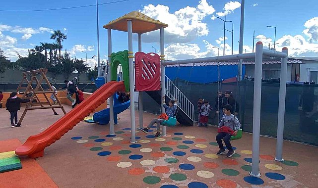 Hatay Büyükşehir Belediyesi'nden 20 konteyner kente çocuk oyun alanı
