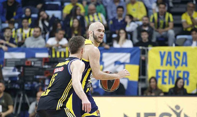 Hayes-Davis rekor kırdı, Fenerbahçe farklı kazandı