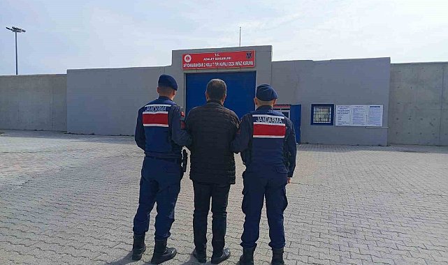 Hırsızlık suçundan aranan şahsı jandarma yakaladı