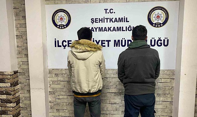 Hırsızlık suçundan aranan şahsın kimliğiyle oto hırsızlığı yapan 2 şüpheli yakalandı