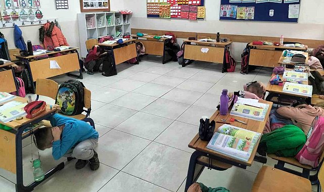 Hisarcık Cumhuriyet İlkokulunda deprem ve personel tahliye tatbikatı